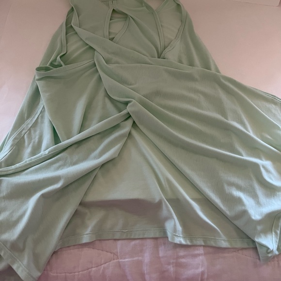 SOLD - On Another Platform - Athleta Essence Tie Back Tank Top Green 2X - Picture 3 of 5
